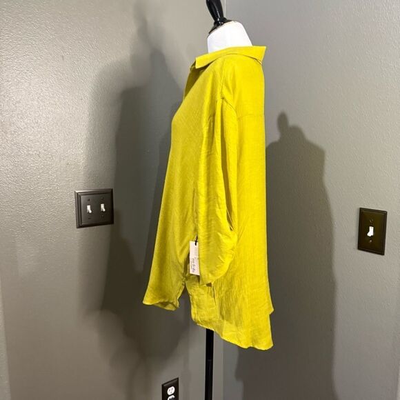 No Frills Chartreuse Green Rayon Blend Vneck Roll Tab Sleeve Top - Picture 2 of 11